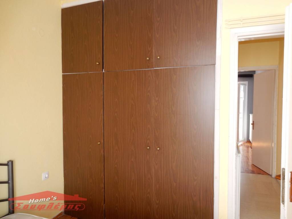 ΜΕΓΑΛΗ ΕΝΤΟΙΧΙΣΜΕΝΗ ΝΤΟΥΛΑΠΑ