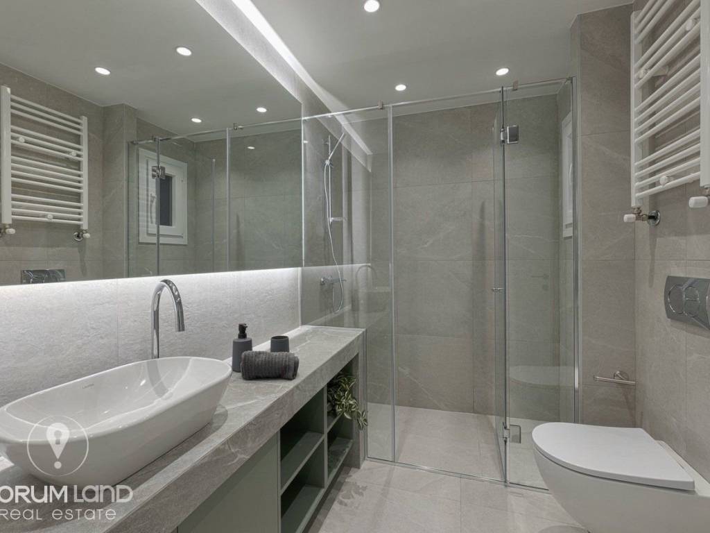 Forumland Real Estate, Μπάνιο