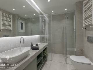 Forumland Real Estate, Μπάνιο