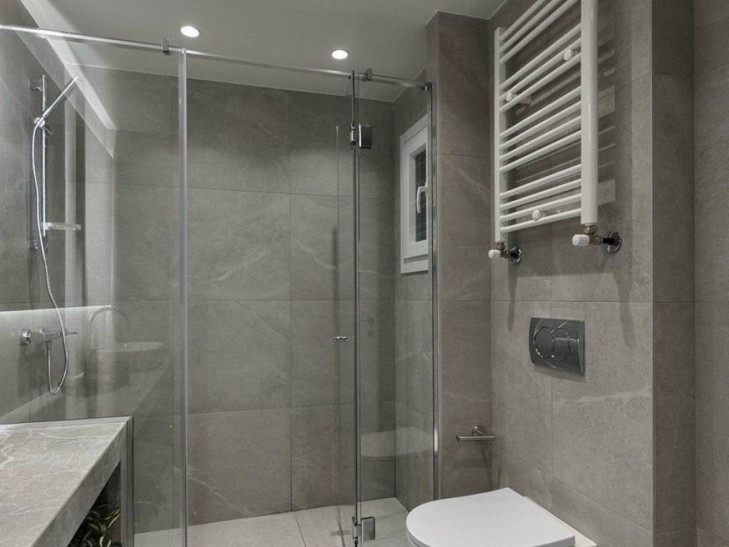 Forumland Real Estate, Μπάνιο