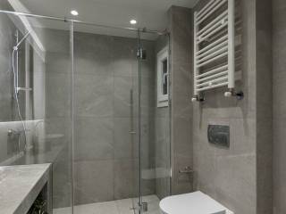 Forumland Real Estate, Μπάνιο