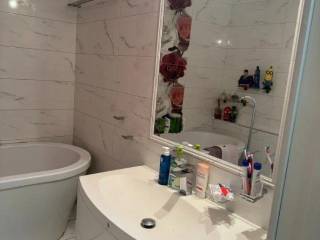 Forumland Real Estate, Μπάνιο