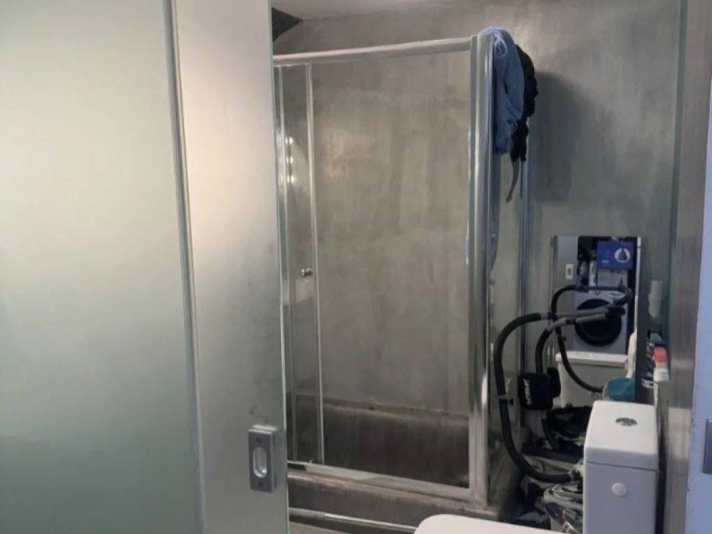 Forumland Real Estate, Μπάνιο