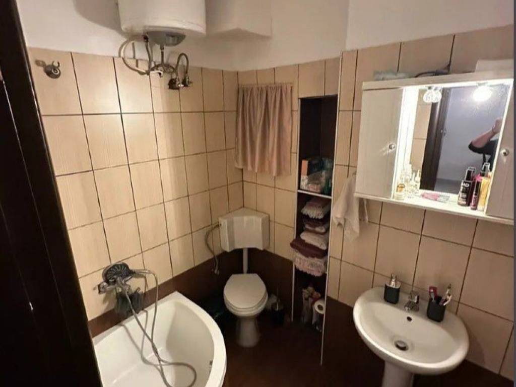 Forumland Real Estate, Μπάνιο