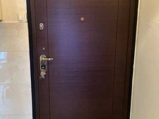 Forumland Real Estate, Θωρακισμένη πόρτα