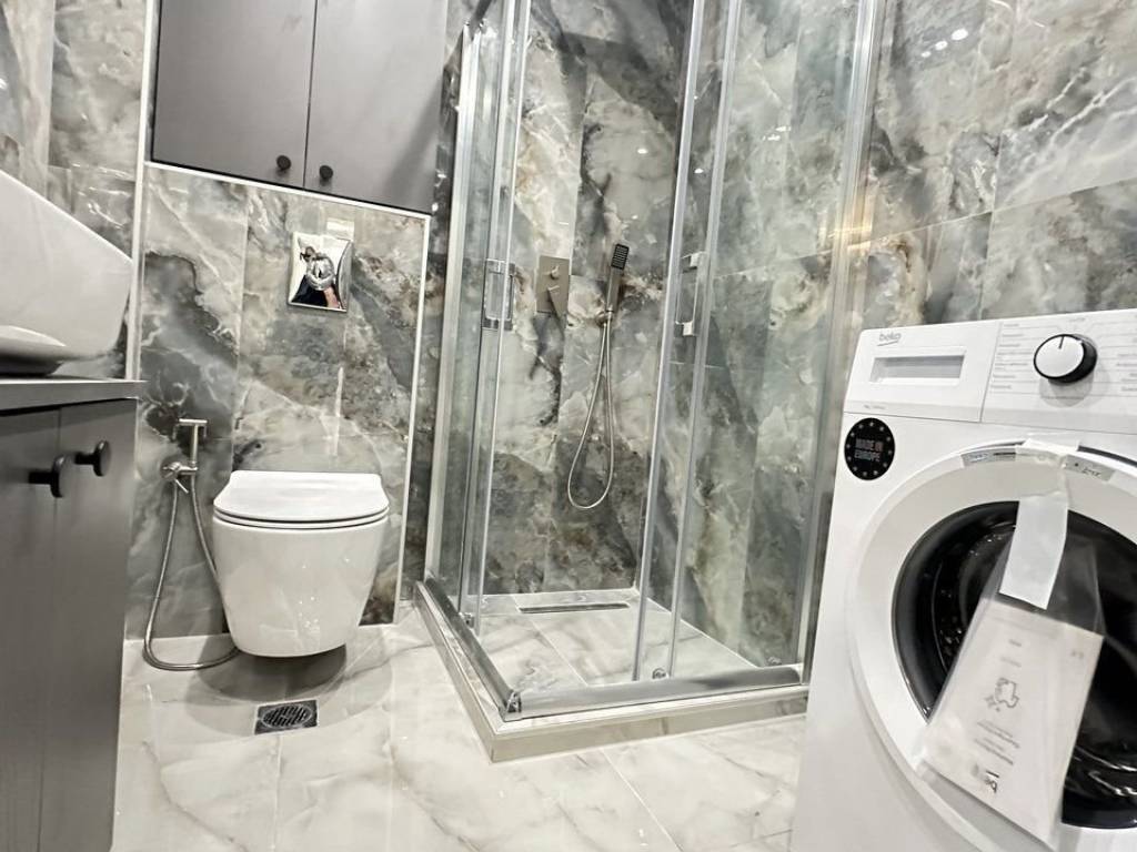 Forumland Real Estate, Μπάνιο