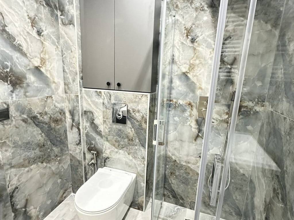 Forumland Real Estate, Μπάνιο