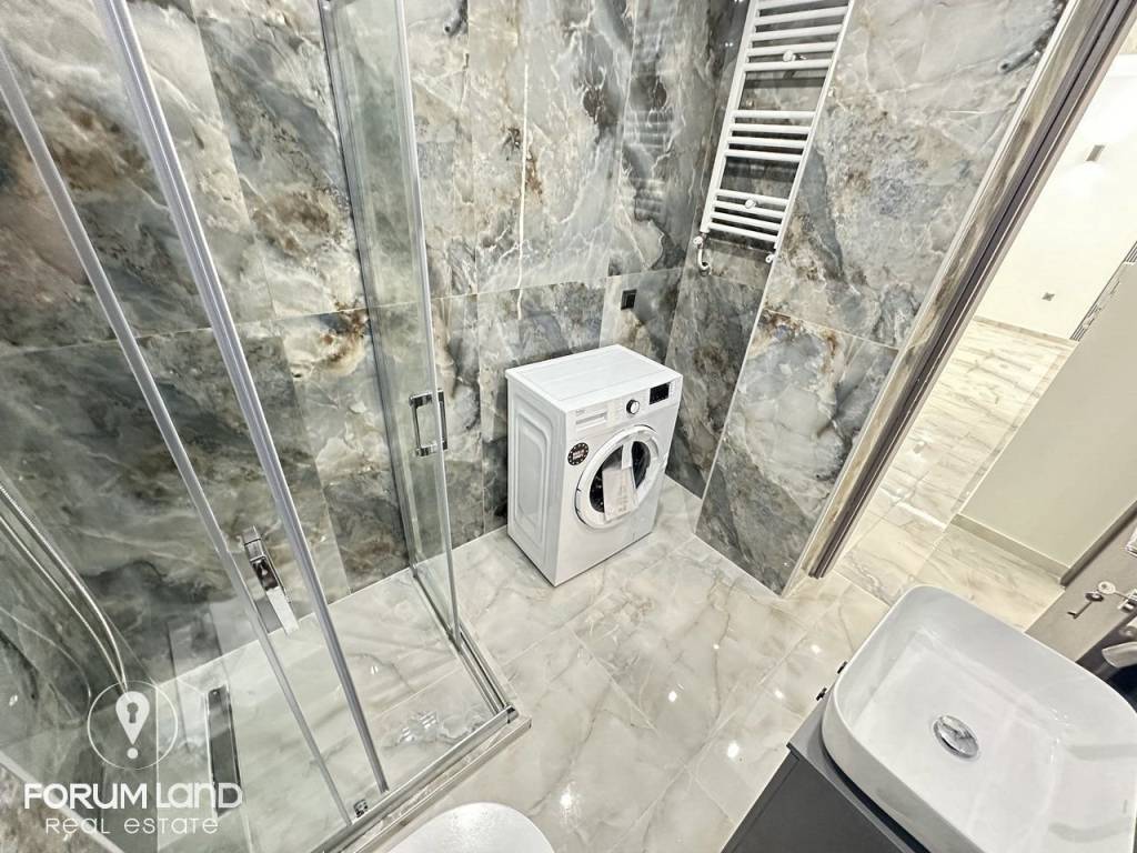 Forumland Real Estate, Μπάνιο