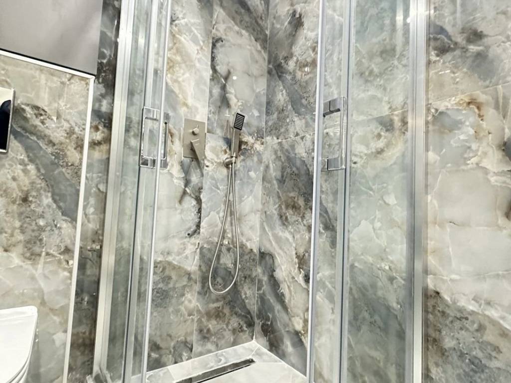 Forumland Real Estate, Μπάνιο