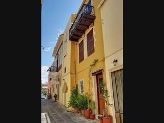 Παραδοσιακή πέτρινη πρόσοψη στην Παλιά Πόλη των Χανίων