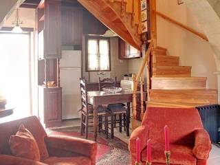 Πλήρως εξοπλισμένη κουζίνα με ρετρό αισθητική