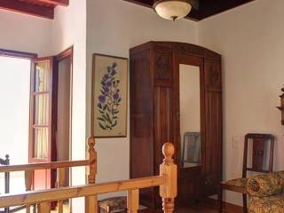 Χειροποίητες ξύλινες ντουλάπες σε παραδοσιακό στυλ