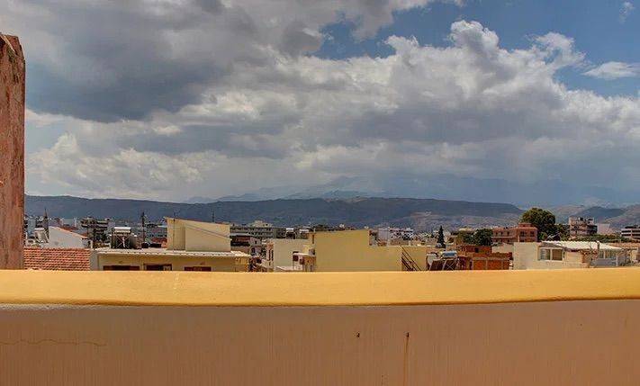 θέα τις κεραμοσκεπές της Παλιάς Πόλης