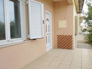 E kyria pyle eisodoy tes monokatoikias