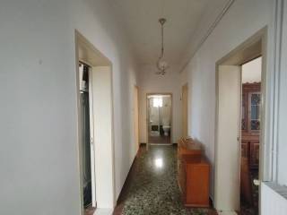 E diarrythmise ton choron tes monokatoikias