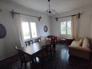 Eyrychoro saloni me physiko phos