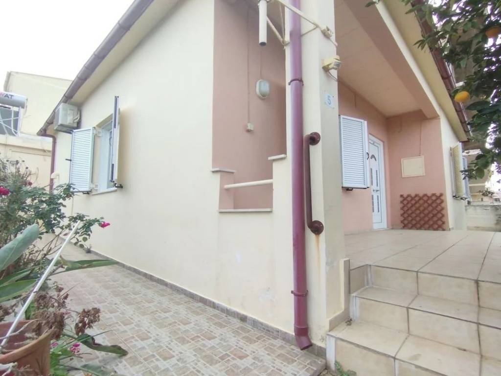 Sygchrona koyphomata aloyminioy