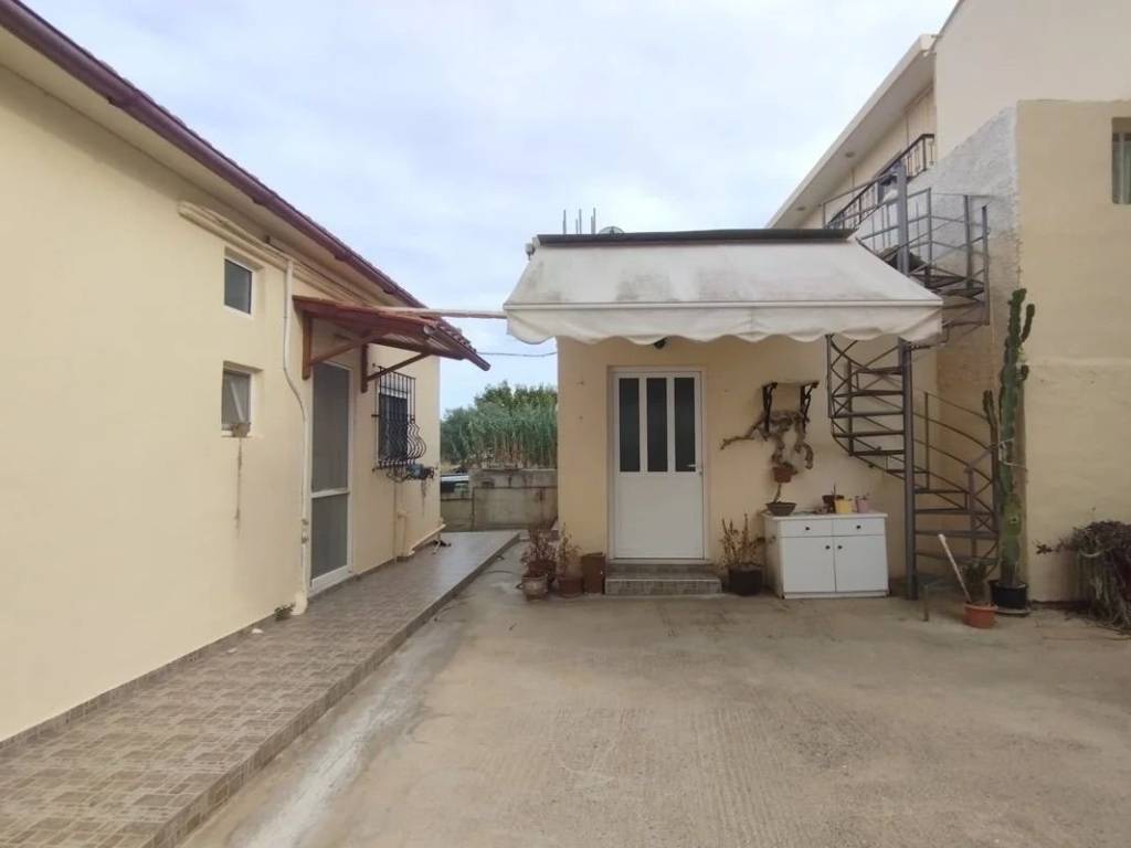 PHoteino ypnodomatio idaniko gia xenona