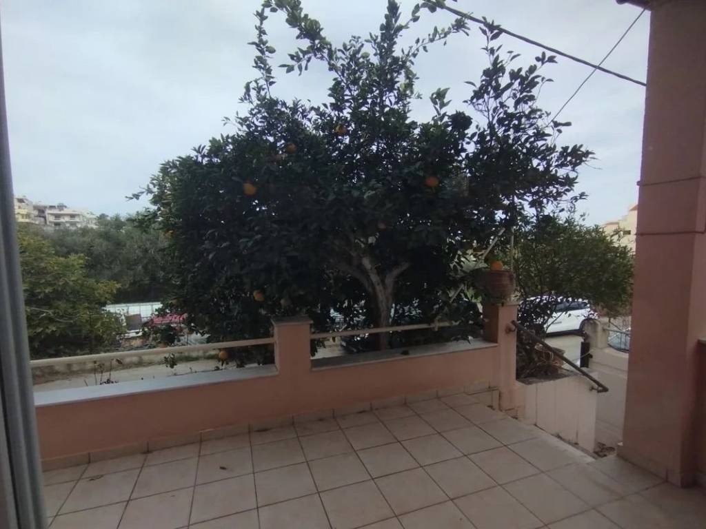 Optike gonia apo to akineto