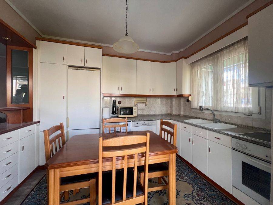 Κουζίνα, από τον εξώστη.