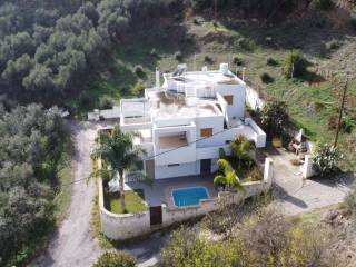 Monterna monokatoikia me minimal schediasmo sta CHania