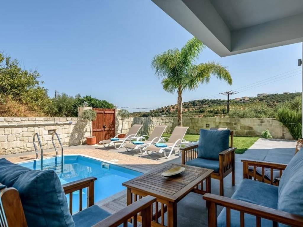 apolyte idiotikoteta