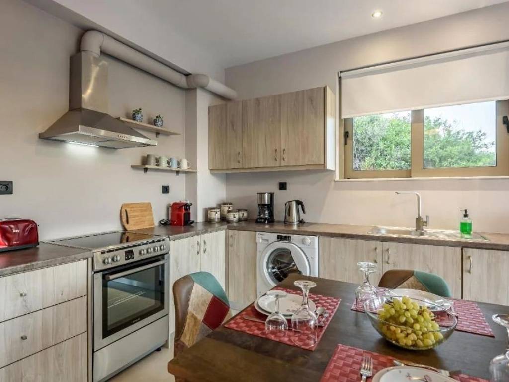 Minimalistike koyzina me entoichismenes syskeyes