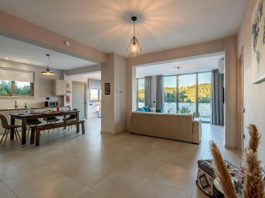 Eyrychoro kathistiko me physiko phos