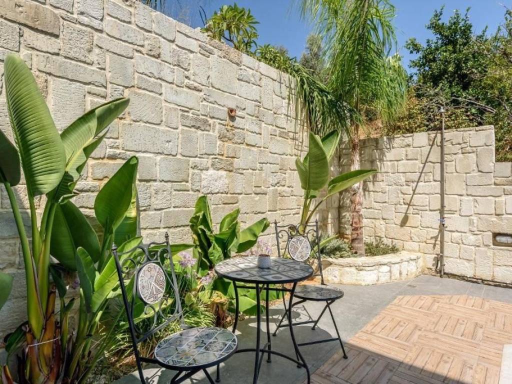 gonia chalaroses sten pisina