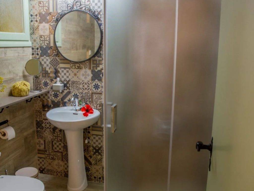 μπάνιο με μοντέρνο στυλ