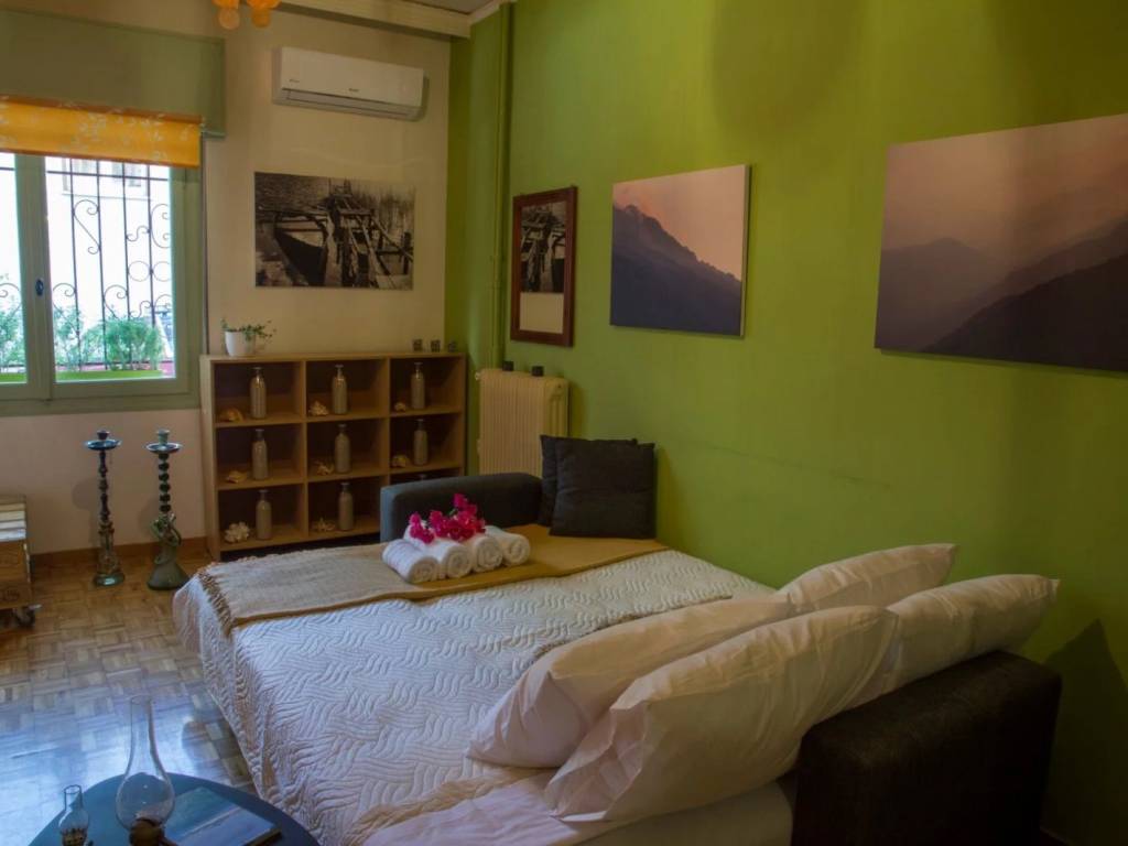 υπνοδωμάτιο με θέα την πόλη