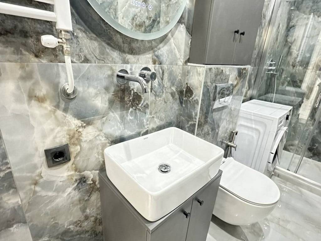 Forumland Real Estate, Μπάνιο