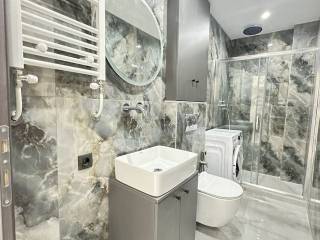 Forumland Real Estate, Μπάνιο με ντουζιέρα