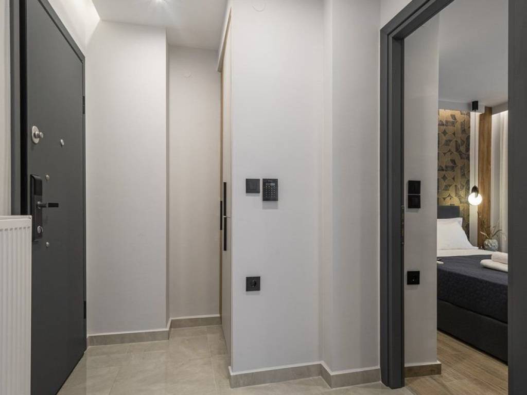 Forumland Real Estate, Είσοδος