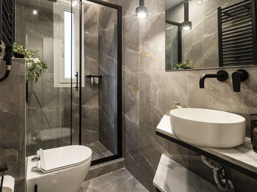 Forumland Real Estate, Μπάνιο