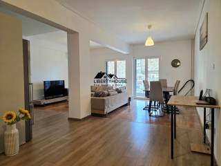 Open plan koyzina me saloni