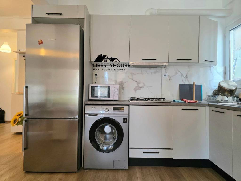 Me oles tis elektrikes syskeyes