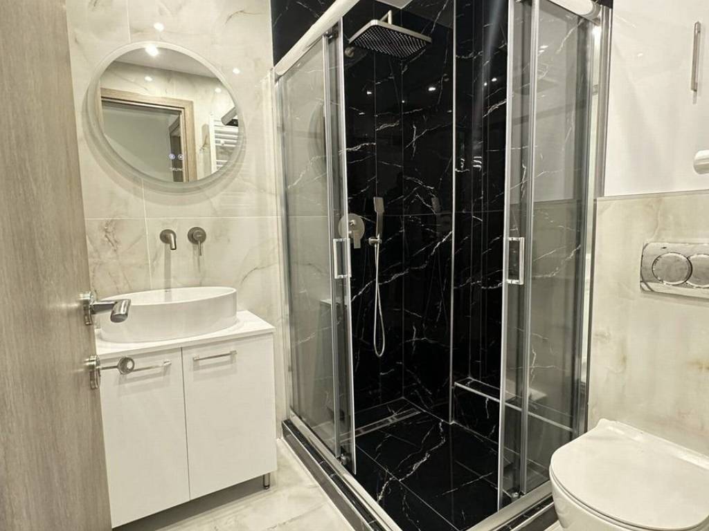 Forumland Real Estate, Μπάνιο