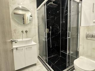 Forumland Real Estate, Μπάνιο