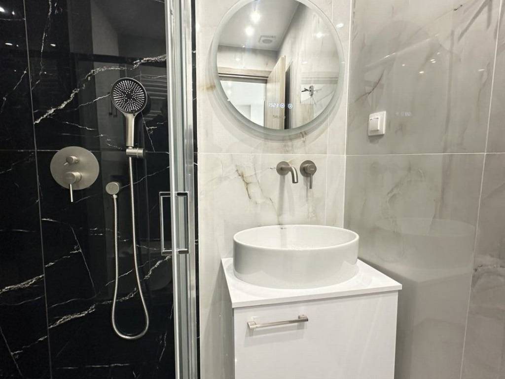 Forumland Real Estate, Μπάνιο