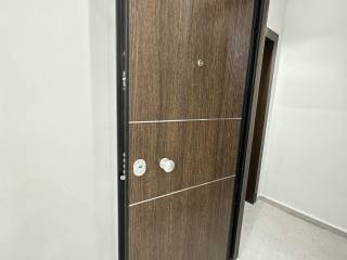 Forumland Real Estate, Θωρακισμένη πόρτα