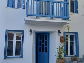 Το μπροστινο μέρος του σπιτιού