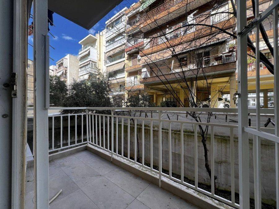 Εξώστης δωματίου.