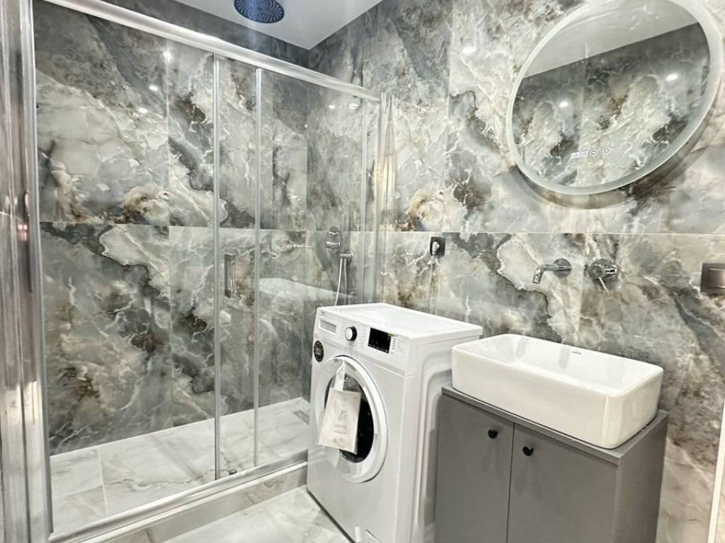 Forumland Real Estate, Μπάνιο