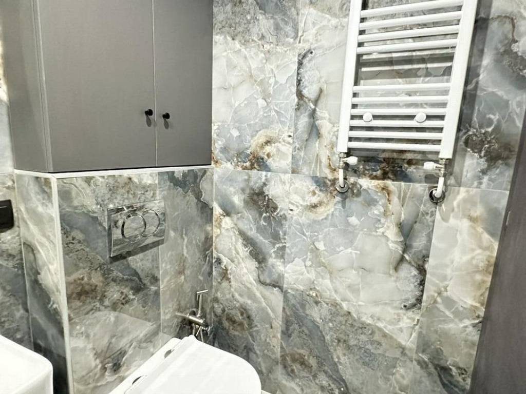 Forumland Real Estate, Μπάνιο