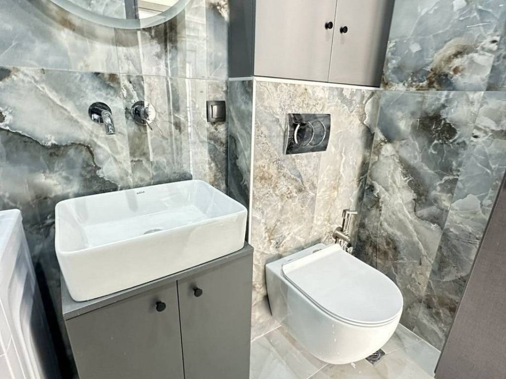 Forumland Real Estate, Μπάνιο