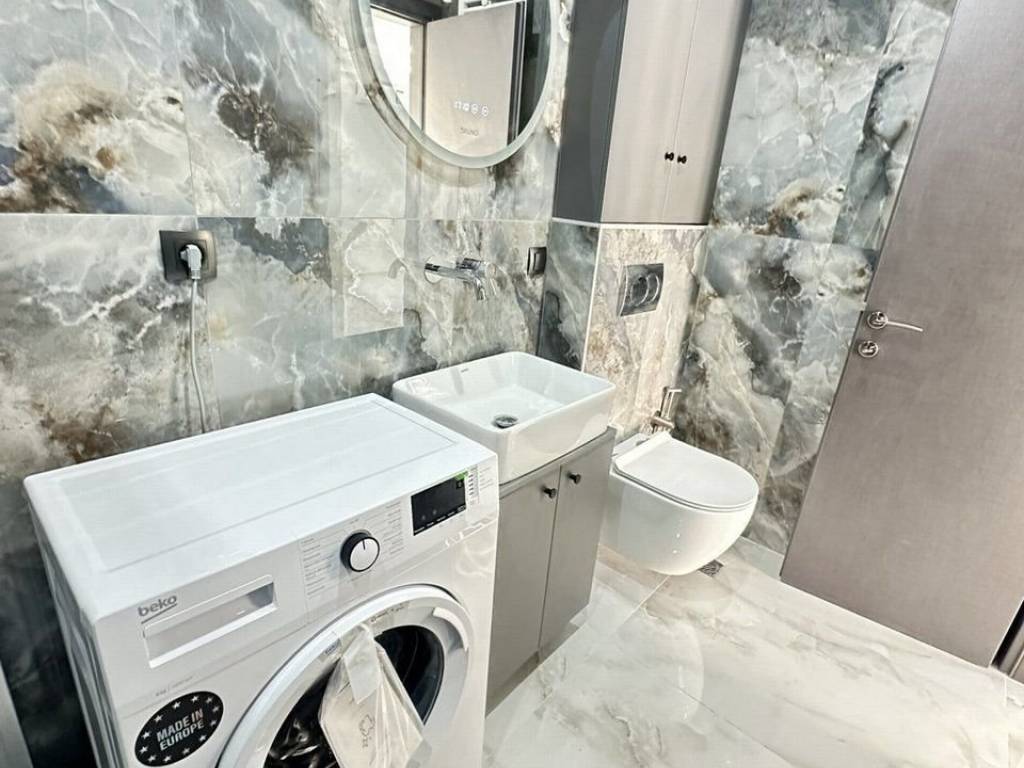 Forumland Real Estate, Μπάνιο