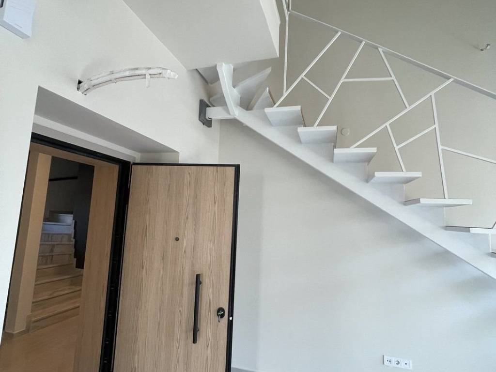 Forumland Real Estate, Είσοδος