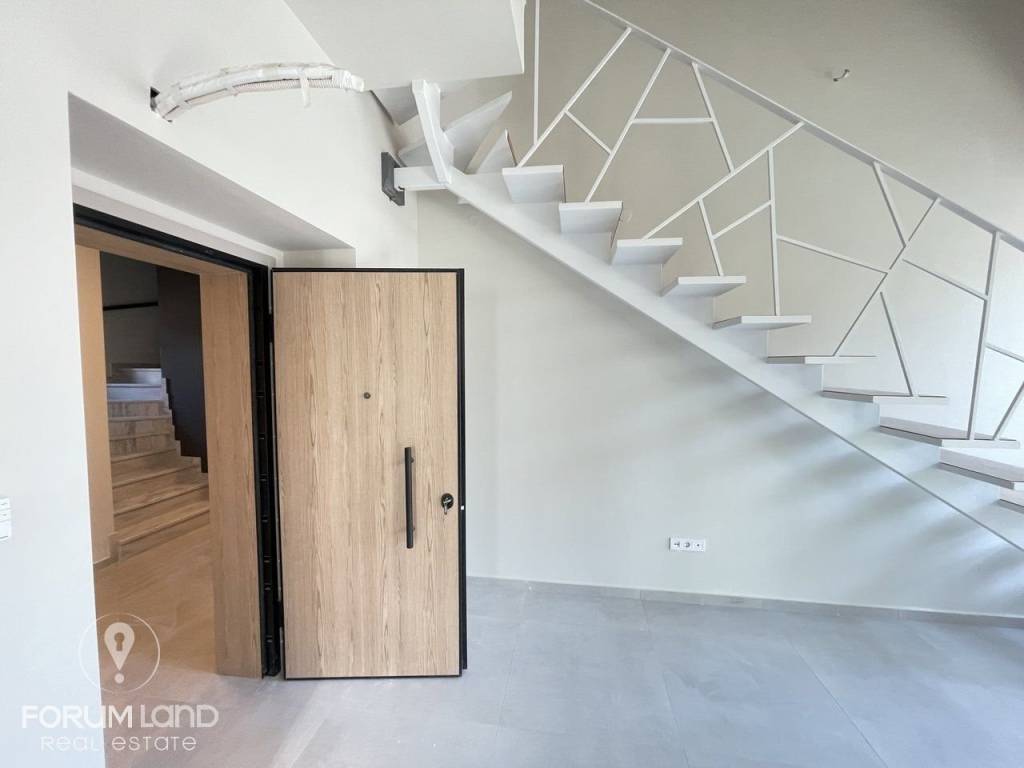 Forumland Real Estate, Θωρακισμένη πόρτα