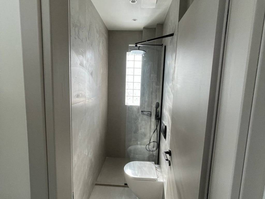 Forumland Real Estate, Μπάνιο